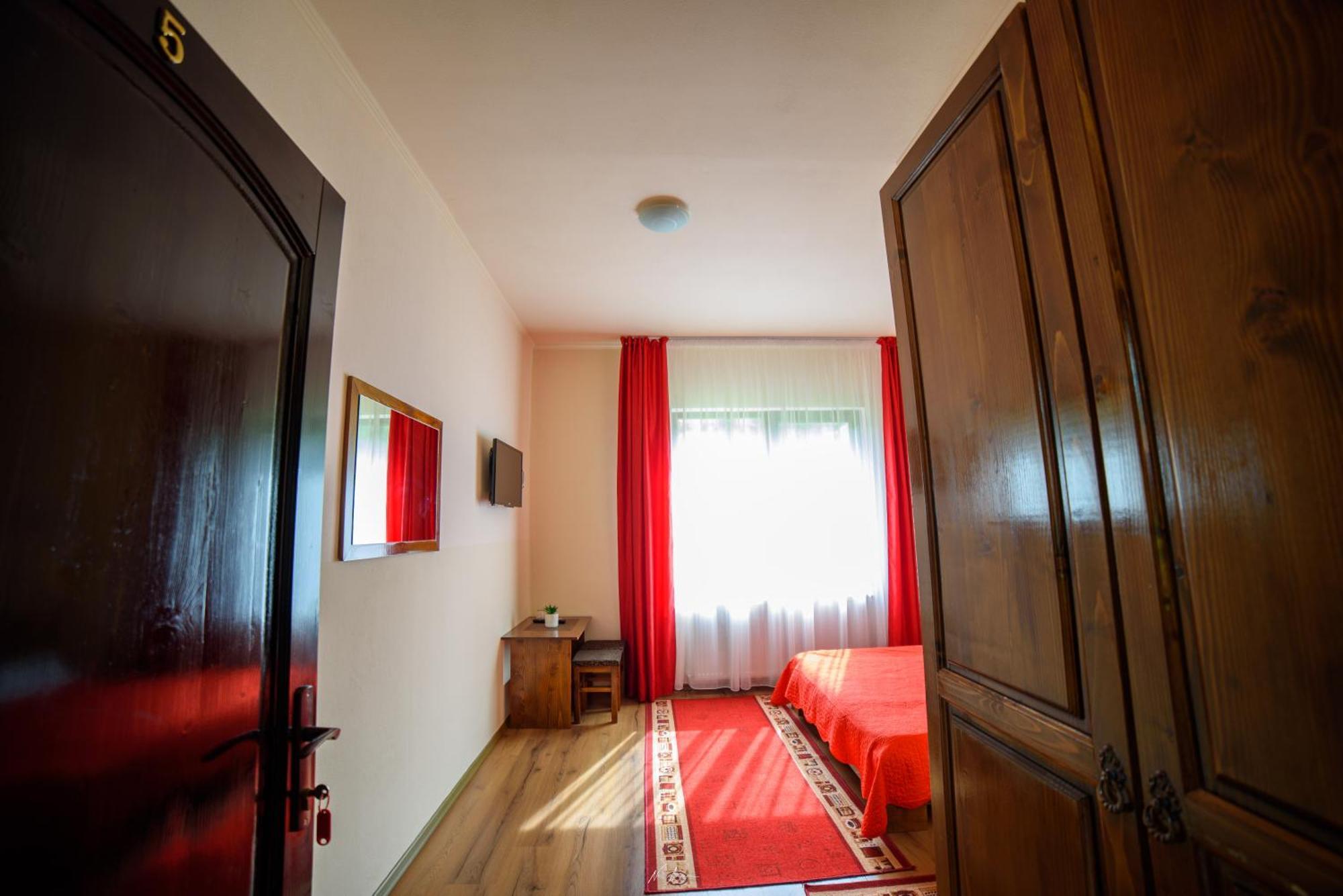 Casa Alina Villa อาริเอเชนิ ภายนอก รูปภาพ