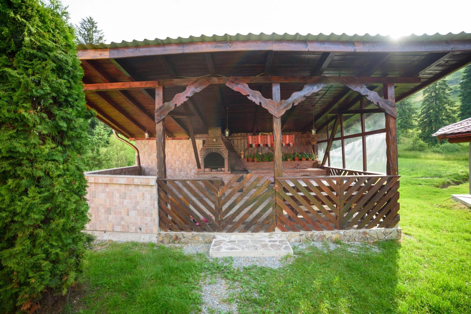 Casa Alina Villa อาริเอเชนิ ภายนอก รูปภาพ