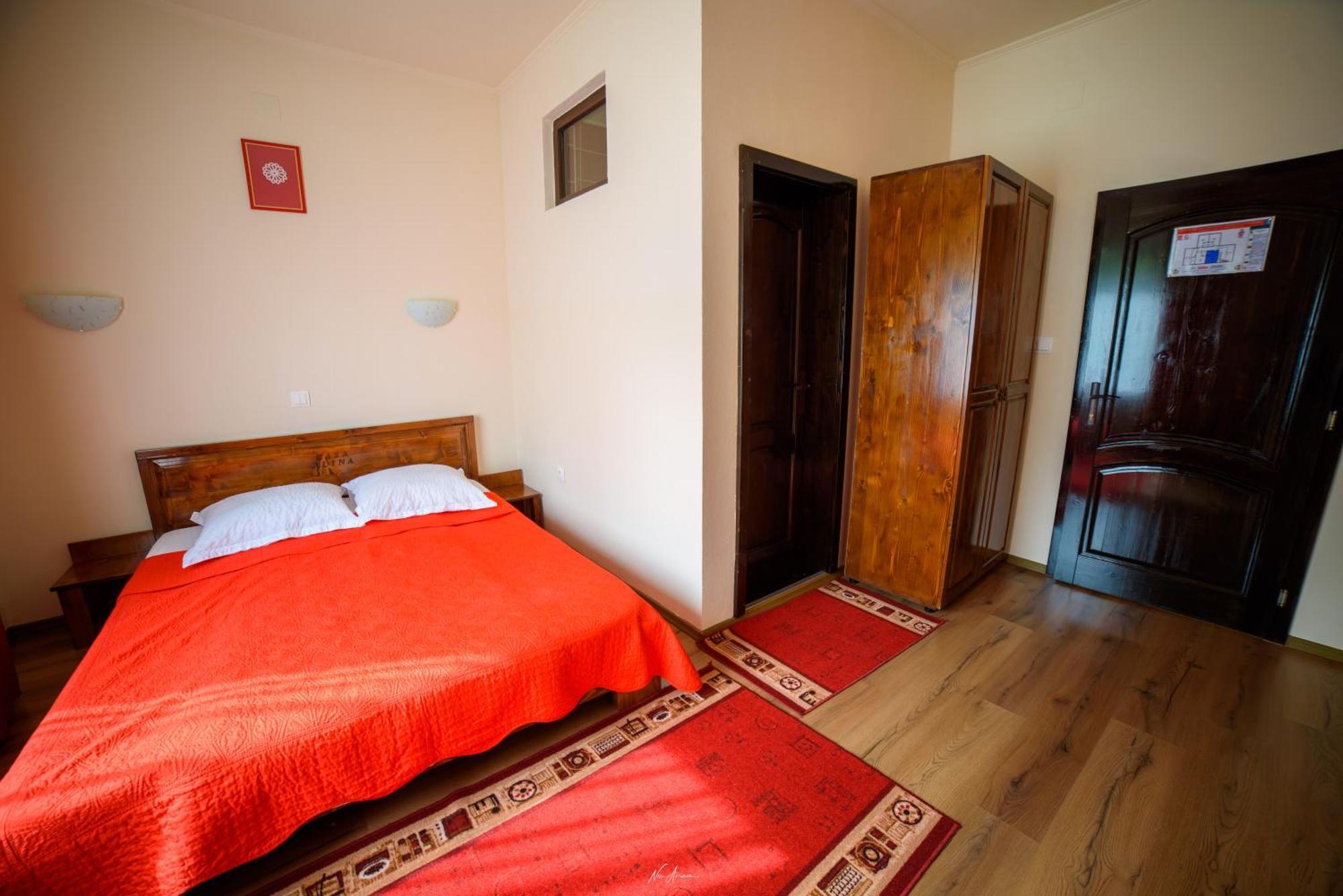 Casa Alina Villa อาริเอเชนิ ภายนอก รูปภาพ