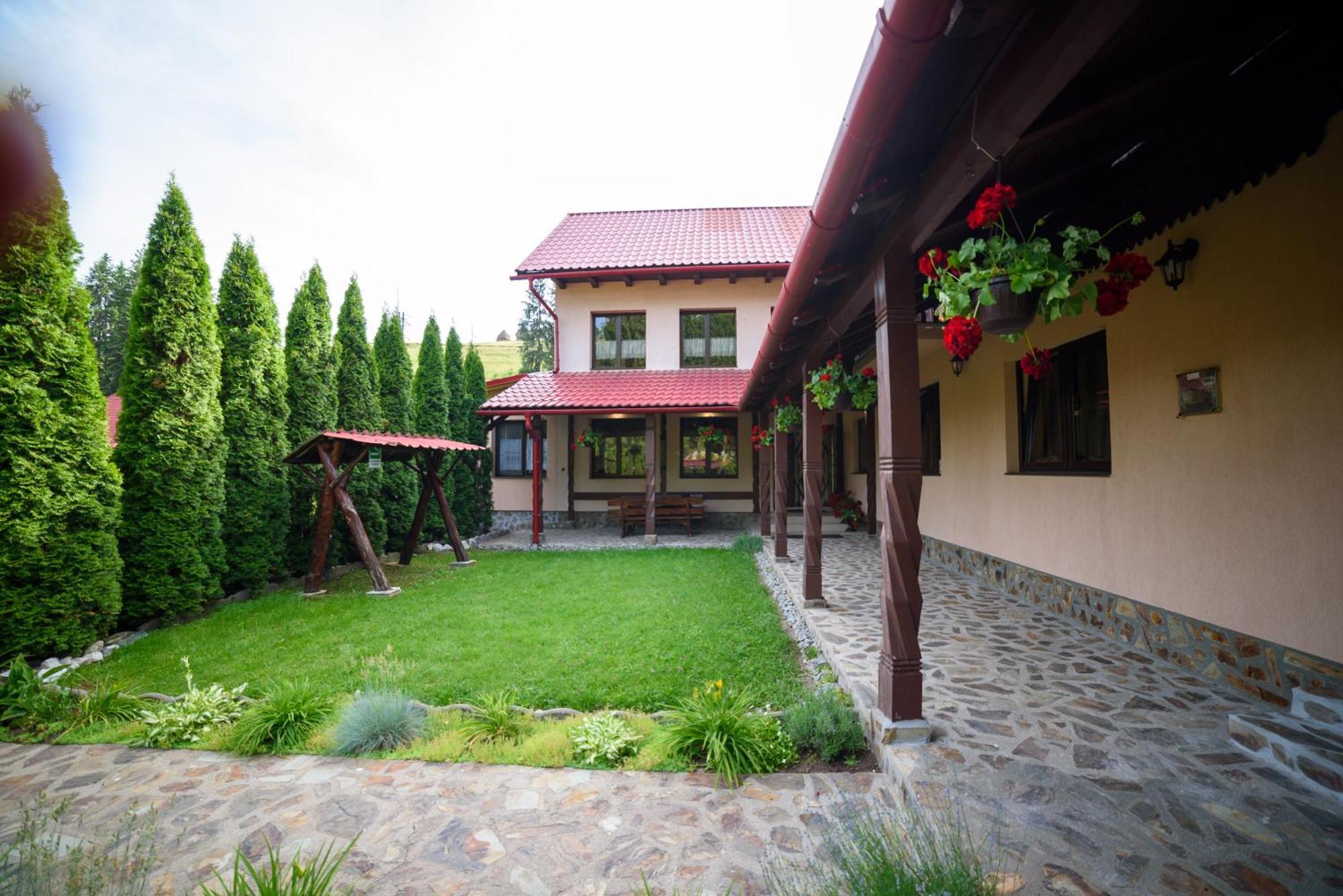 Casa Alina Villa อาริเอเชนิ ภายนอก รูปภาพ